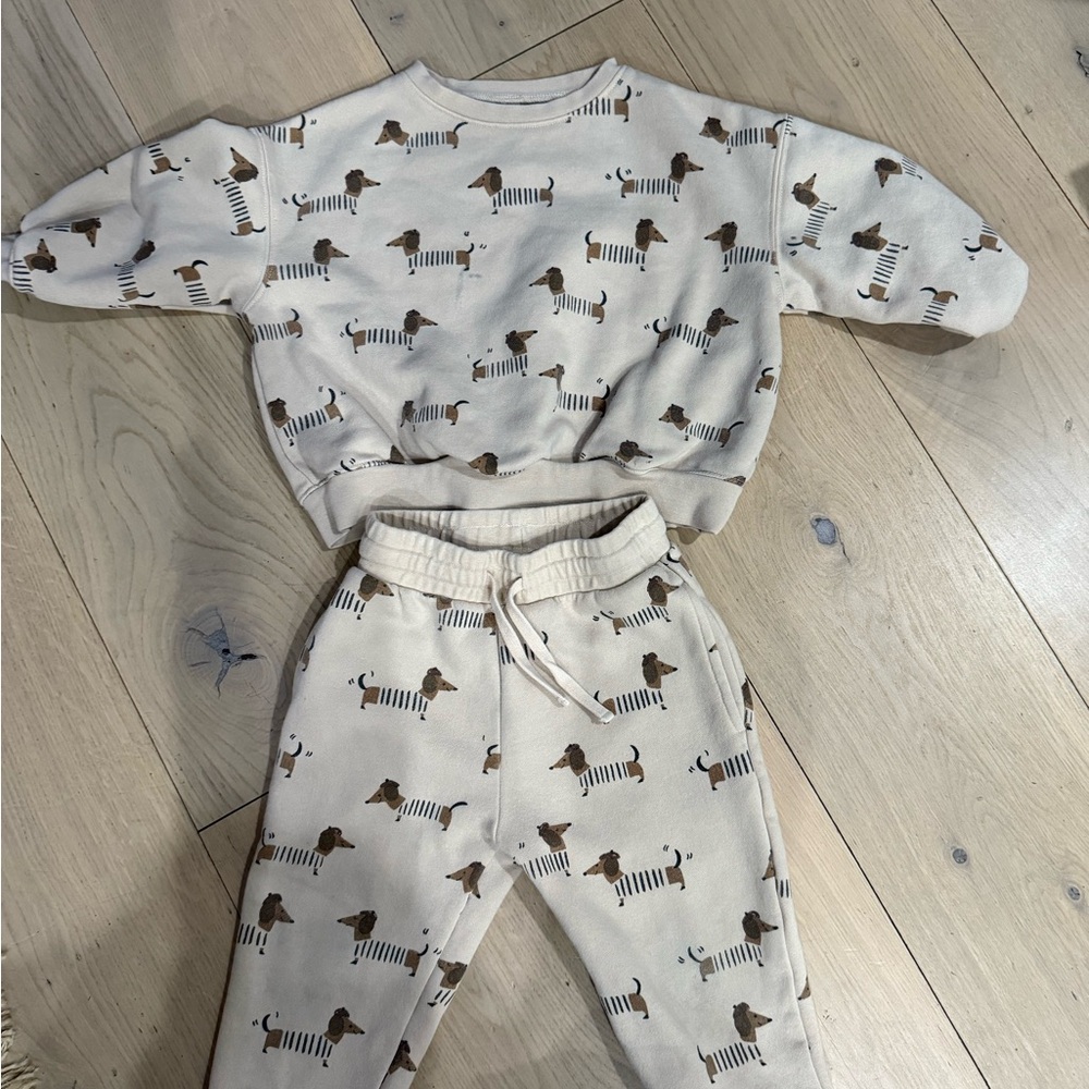 Rylee + Cru Sausage Dog Sweatsuit Set in size 2-3 years